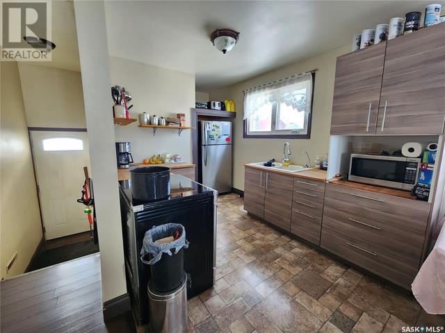 714 Railway Avenue, House detached with 3 bedrooms, 1 bathrooms and null parking in Pangman SK | Image 13