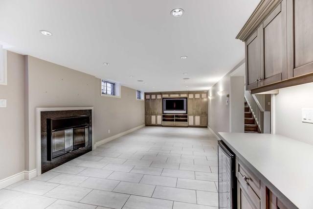 114 Glenayr Rd, House detached with 5 bedrooms, 5 bathrooms and 2 parking in Toronto ON | Image 13