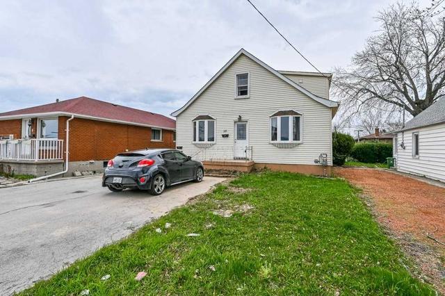 15 Parkdale Ave S, House other with 3 bedrooms, 3 bathrooms and 2 parking in Hamilton ON | Image 1