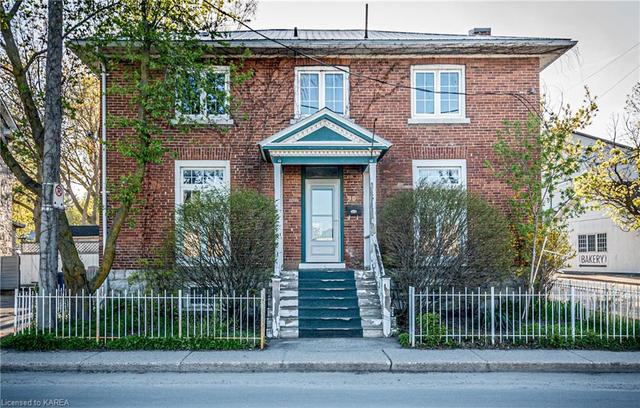 90 Yonge Street, House detached with 5 bedrooms, 3 bathrooms and 2 parking in Kingston ON | Image 1