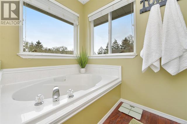 6782 Greig Crt, House detached with 3 bedrooms, 4 bathrooms and 6 parking in Central Saanich BC | Image 31