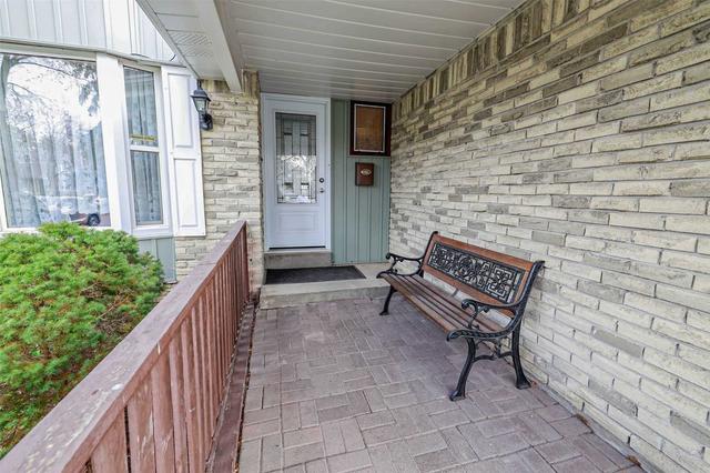39 Lawndale Cres, House semidetached with 4 bedrooms, 3 bathrooms and 7 parking in Brampton ON | Image 30
