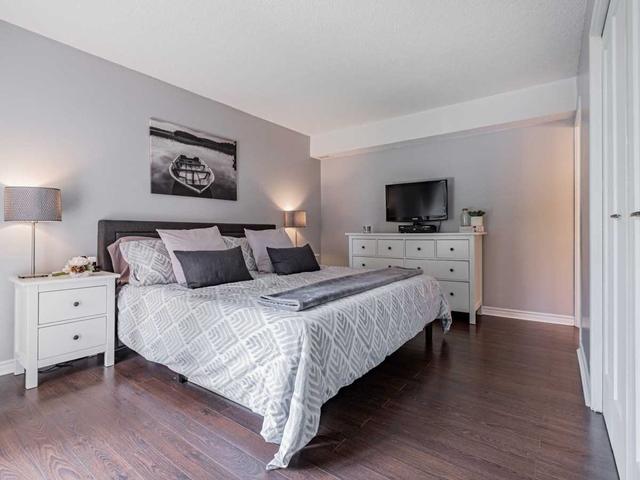 210 - 260 Scarlett Rd, Condo with 3 bedrooms, 2 bathrooms and 1 parking in Toronto ON | Image 15