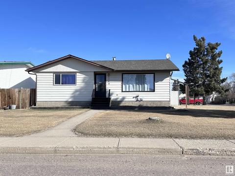 9740 99 St, House detached with 4 bedrooms, 2 bathrooms and null parking in Westlock AB | Card Image