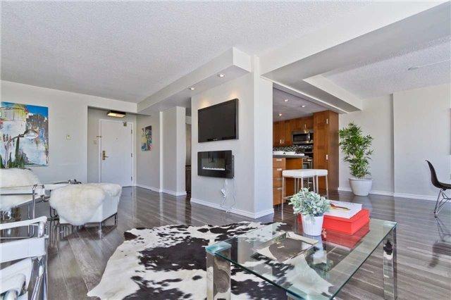 Lph1 - 25 Fairview Rd W, Condo with 2 bedrooms, 2 bathrooms and 2 parking in Mississauga ON | Image 4
