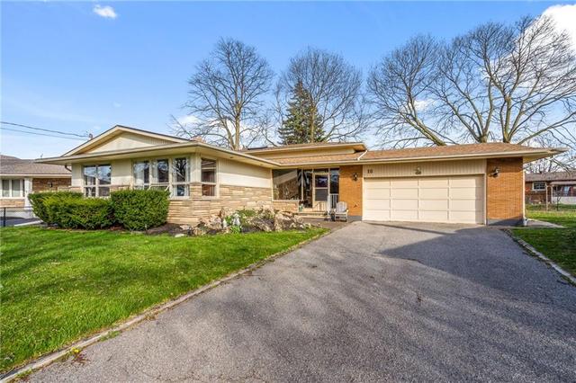 16 Lockview Crescent, House detached with 4 bedrooms, 2 bathrooms and 6 parking in St. Catharines ON | Image 2
