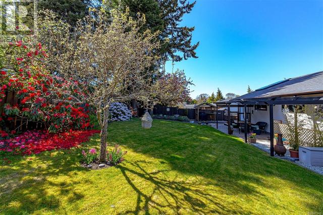 559 Kenneth St, House detached with 4 bedrooms, 3 bathrooms and 4 parking in Saanich BC | Image 49