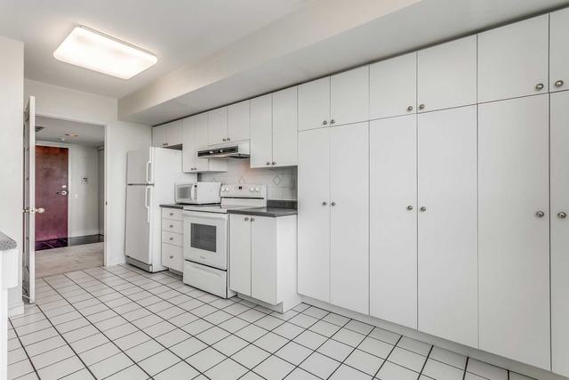 1109 - 2 Covington Rd, Condo with 2 bedrooms, 2 bathrooms and 2 parking in Toronto ON | Image 11