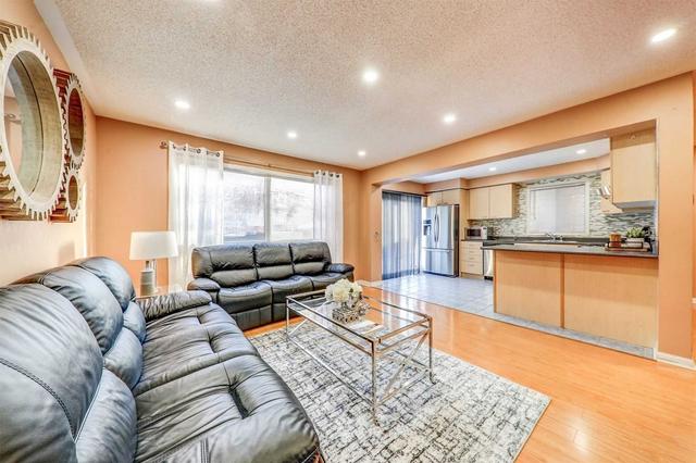 81 Trumpeter St, House semidetached with 3 bedrooms, 4 bathrooms and 3 parking in Toronto ON | Image 2