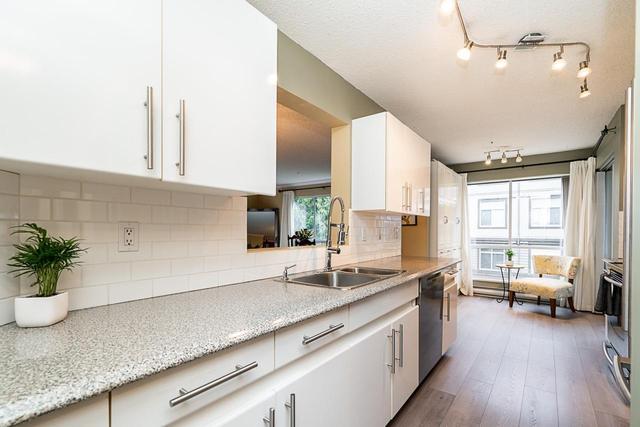 315 - 33280 E Bourquin Crescent, Condo with 2 bedrooms, 2 bathrooms and 2 parking in Abbotsford BC | Card Image