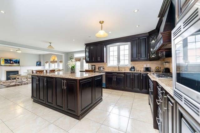 16 Solstice St, House detached with 5 bedrooms, 6 bathrooms and 6 parking in Brampton ON | Image 3