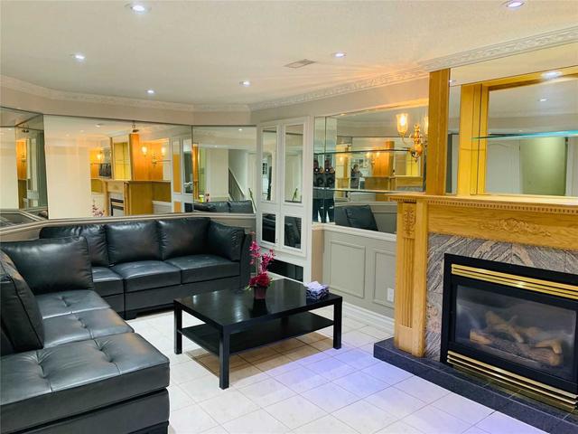 397 Turnberry Cres, Home with 1 bedrooms, 1 bathrooms and 1 parking in Mississauga ON | Image 5