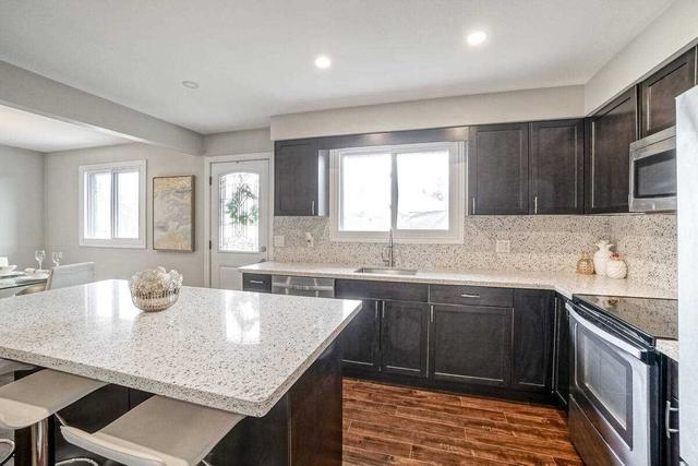 6 Dunsdon St, House detached with 3 bedrooms, 3 bathrooms and 2 parking in Brantford ON | Image 3