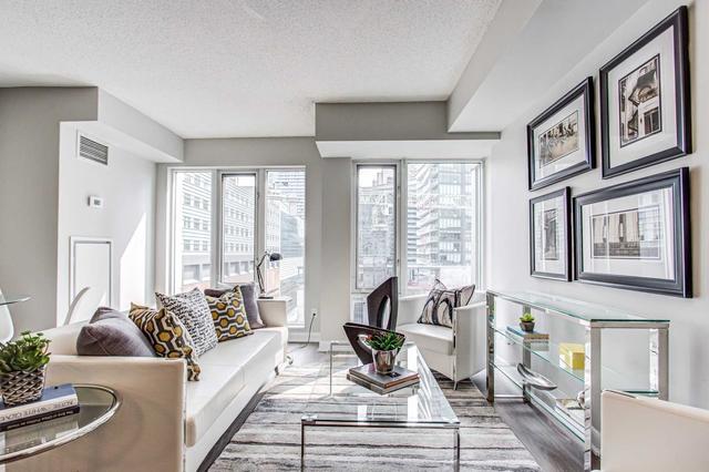 1806 - 210 Victoria St, Condo with 2 bedrooms, 3 bathrooms and 1 parking in Toronto ON | Image 9