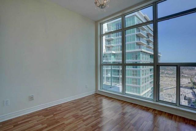 uph03 - 60 Town Centre Crt, Condo with 2 bedrooms, 1 bathrooms and 1 parking in Toronto ON | Image 6