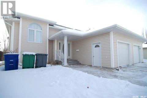 2915 37th Street W, House detached with 8 bedrooms, 3 bathrooms and null parking in Saskatoon SK | Card Image