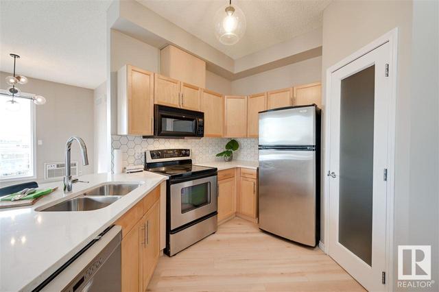 1202 - 10504 99 Av Nw, Condo with 2 bedrooms, 2 bathrooms and 2 parking in Edmonton AB | Image 5