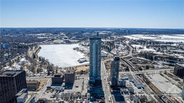 2602 - 805 Carling Avenue, Condo with 2 bedrooms, 1 bathrooms and 1 parking in Ottawa ON | Image 2