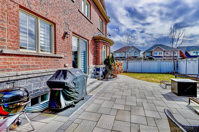 550 Clifford Perry Pl, House detached with 4 bedrooms, 4 bathrooms and 6 parking in Newmarket ON | Image 23