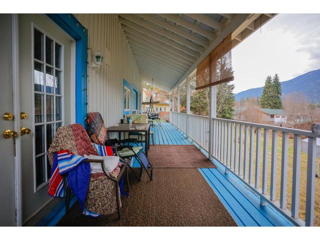 6685 Highway 6, House detached with 5 bedrooms, 3 bathrooms and null parking in Central Kootenay H BC | Image 42
