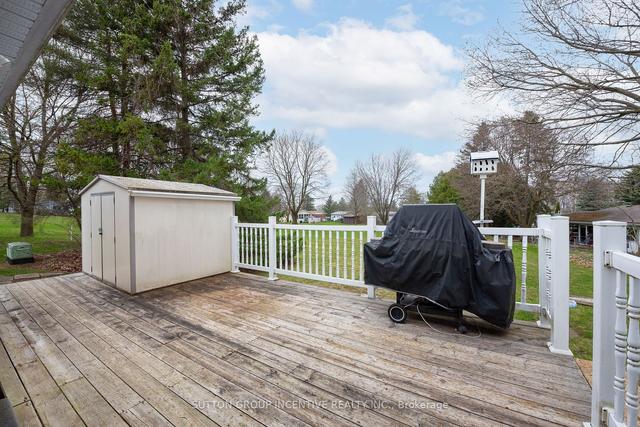 12 Pine Hill Court Crt, House detached with 2 bedrooms, 2 bathrooms and 2 parking in Innisfil ON | Image 14