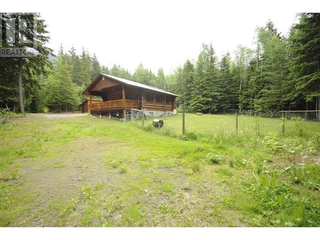 2037 Singlehurst Road, House detached with 2 bedrooms, 2 bathrooms and null parking in Kitimat Stikine C (Part 1) BC | Image 4