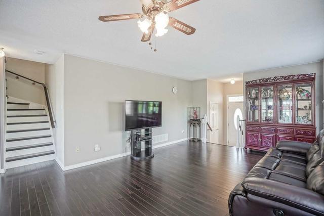 30 Provincial Pl, House attached with 3 bedrooms, 3 bathrooms and 5 parking in Brampton ON | Image 2