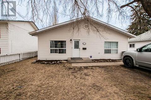 9313 101 Avenue, House detached with 3 bedrooms, 1 bathrooms and 1 parking in Grande Prairie AB | Card Image