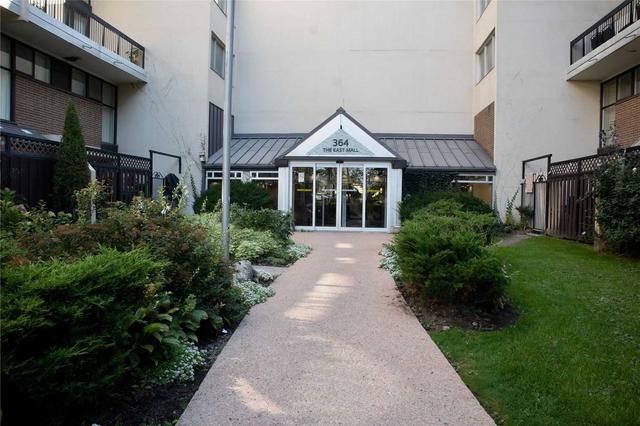 364 The East Mall 122 Dr, Townhouse with 3 bedrooms, 3 bathrooms and 1 parking in Toronto ON | Card Image