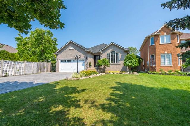 42 Richmond Cres, House detached with 4 bedrooms, 2 bathrooms and 6 parking in Hamilton ON | Image 1