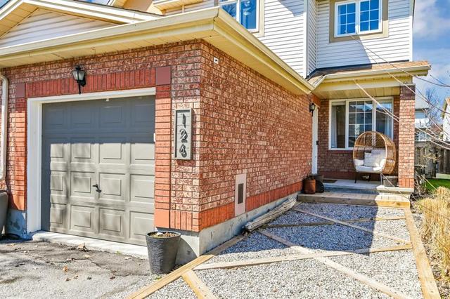 126 Kincardine Drive, Townhouse with 3 bedrooms, 4 bathrooms and 2 parking in Ottawa ON | Image 2