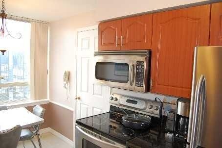 1907 - 633 Bay St, Condo with 2 bedrooms, 2 bathrooms and null parking in Toronto ON | Image 3
