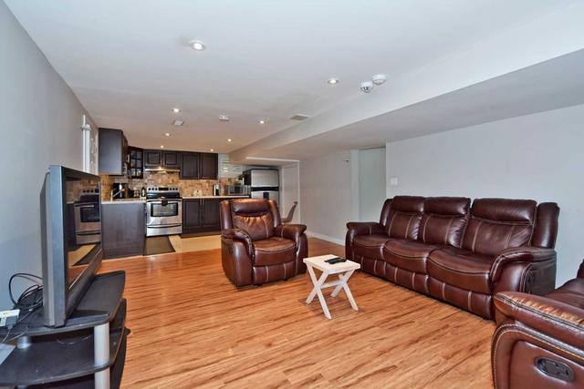 bsmtapt - 328 Sheppard Ave, House detached with 2 bedrooms, 1 bathrooms and 5 parking in Pickering ON | Image 3