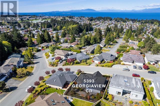 5393 Georgiaview Cres, House detached with 3 bedrooms, 3 bathrooms and 3 parking in Nanaimo BC | Image 2