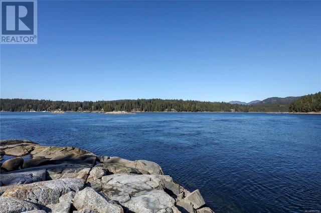 651 Gorge Harbour, House detached with 4 bedrooms, 3 bathrooms and null parking in Strathcona B BC | Image 10