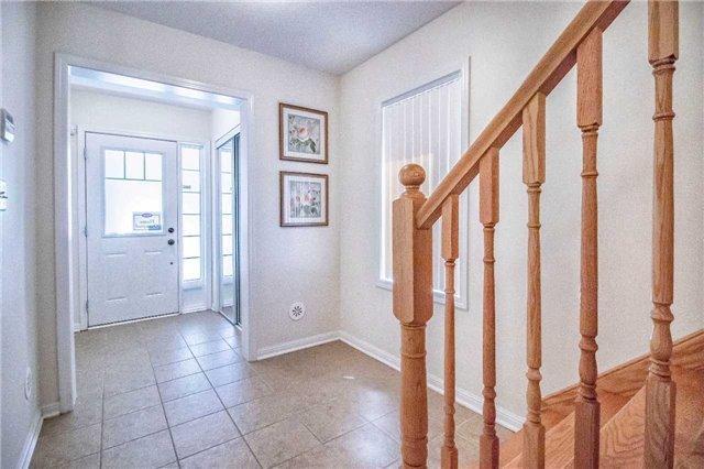 86 Lathbury St, House attached with 3 bedrooms, 4 bathrooms and 2 parking in Brampton ON | Image 2