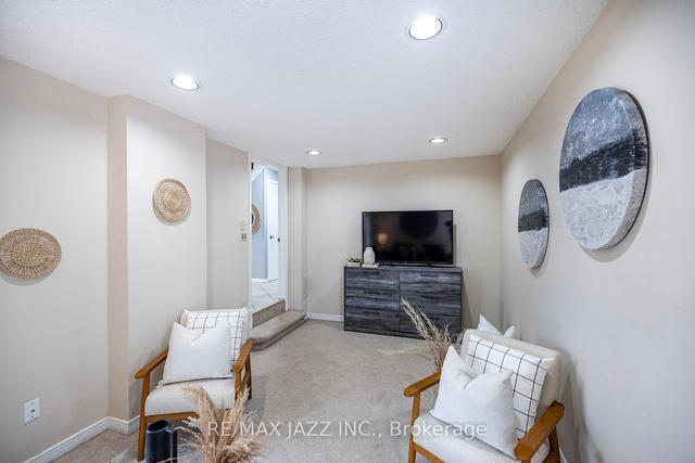 190 Overbank Dr, House detached with 3 bedrooms, 2 bathrooms and 4 parking in Oshawa ON | Image 7