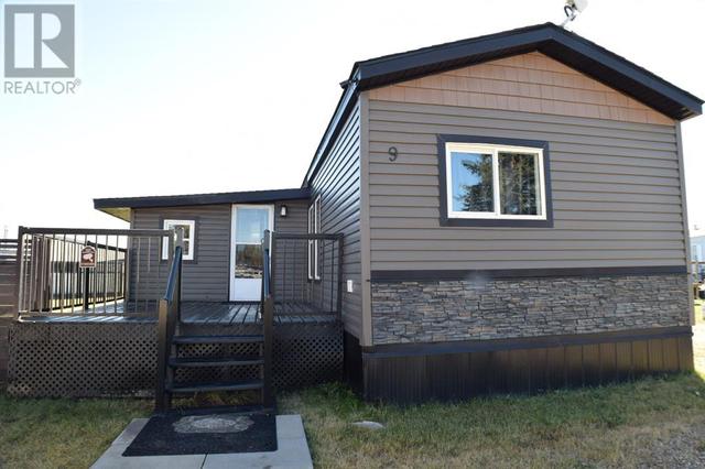 9 West Loop, Home with 2 bedrooms, 1 bathrooms and 2 parking in Lacombe County AB | Card Image