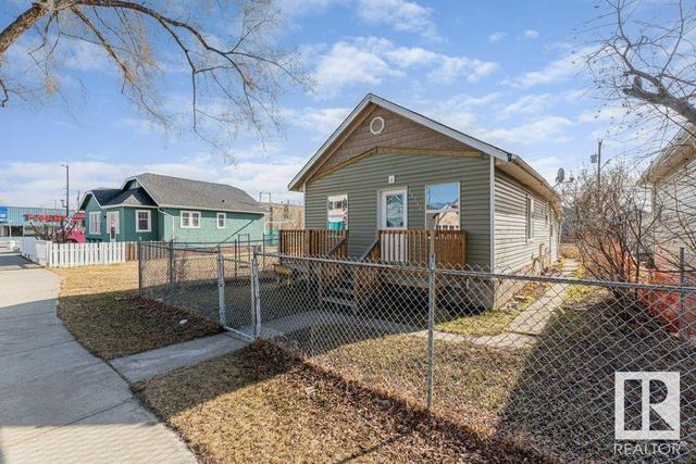 11733 84 St Nw, House detached with 2 bedrooms, 1 bathrooms and null parking in Edmonton AB | Image 3