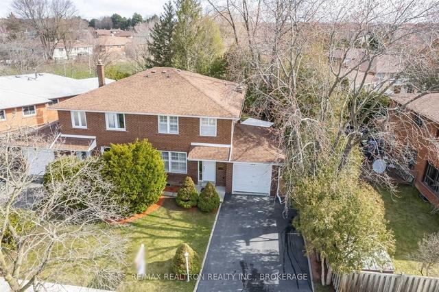 183 Pineway Blvd, House semidetached with 3 bedrooms, 3 bathrooms and 3 parking in Toronto ON | Image 12