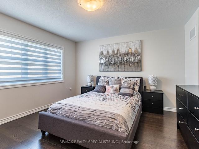 7 Dolobram Tr, House semidetached with 3 bedrooms, 3 bathrooms and 3 parking in Brampton ON | Image 15