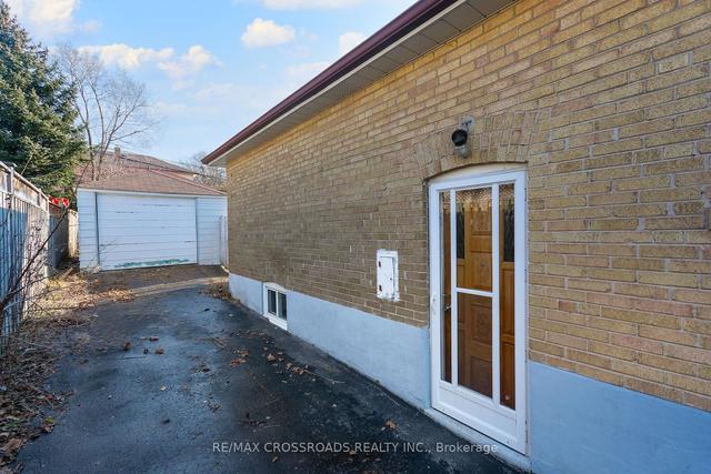 71 Crocus Dr, House detached with 3 bedrooms, 2 bathrooms and 5 parking in Toronto ON | Image 10