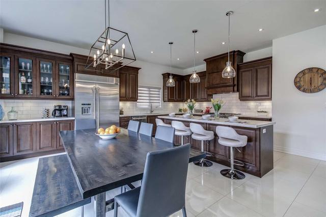 10 Tammy Dr, House detached with 5 bedrooms, 5 bathrooms and 4 parking in Brampton ON | Image 9