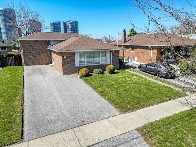 19 Manorglen Cres, House detached with 3 bedrooms, 2 bathrooms and 3 parking in Toronto ON | Image 28