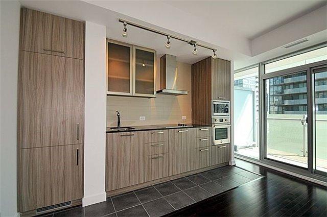 1301 - 14 York St, Condo with 3 bedrooms, 2 bathrooms and 1 parking in Toronto ON | Image 6