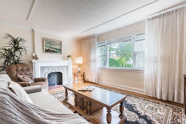 36 Thorndale Ave, House detached with 4 bedrooms, 3 bathrooms and 5 parking in Toronto ON | Image 38