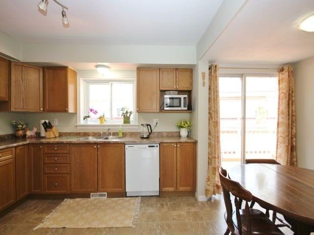 95 Sherwood Dr, House detached with 3 bedrooms, 4 bathrooms and 4 parking in Kingston ON | Image 3