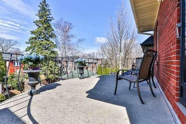52 Shields Ave, House detached with 5 bedrooms, 3 bathrooms and 1 parking in Toronto ON | Image 9