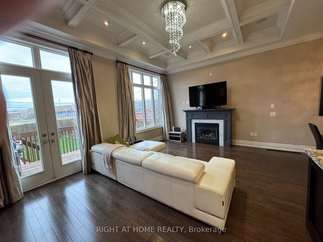 58b Thirty Second St, House detached with 3 bedrooms, 4 bathrooms and 3 parking in Toronto ON | Image 4