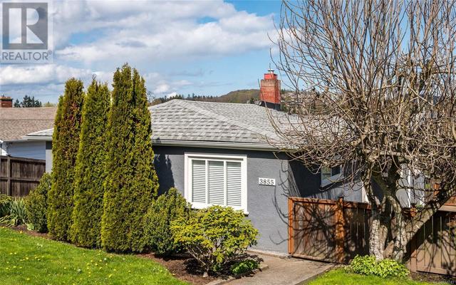 3855 Rowland Ave, House detached with 3 bedrooms, 3 bathrooms and 3 parking in Saanich BC | Image 34